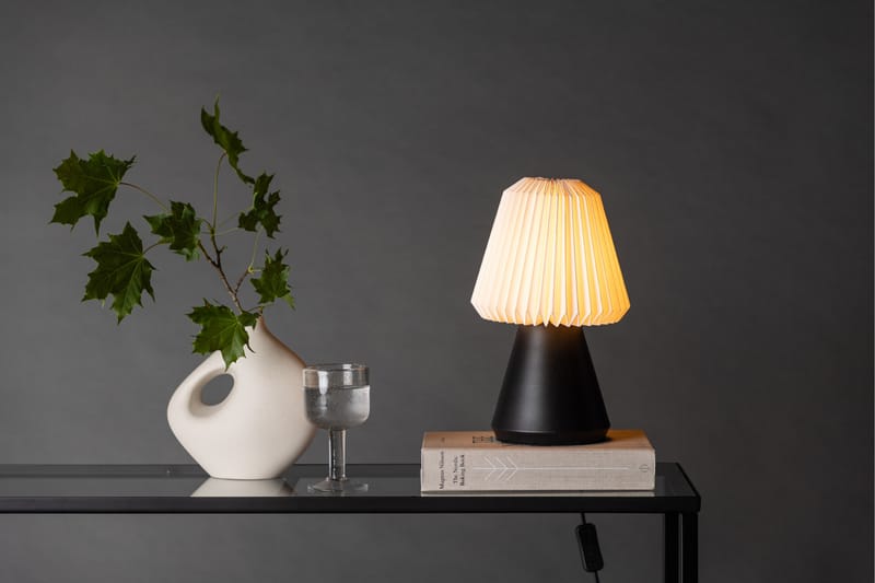 Fjällen Bordlampe - Sort - Belysning - Lamper & indendørsbelysning - Vindueslampe - Vindueslampe på fod