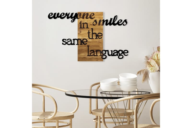 Everyone Smiles in The Same Language Vægdekor - Sort/Valnød - Boligtilbehør - Vægdekoration - Skilt - Emaljeskilte