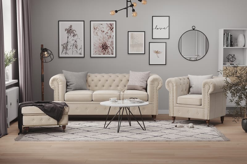 Chesterfield Deluxe Sofagruppe 3+2+1 med Fodskammel Fløjl - Beige - Møbler - Sofaer - Sofagrupper - Howard sofagruppe