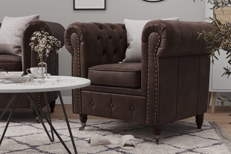 Chesterfield Deluxe Sofagruppe 3+2+1 med Fodskammel Læderlook - Mørkebrun - Møbler - Sofaer - Sofagrupper - Howard sofagruppe