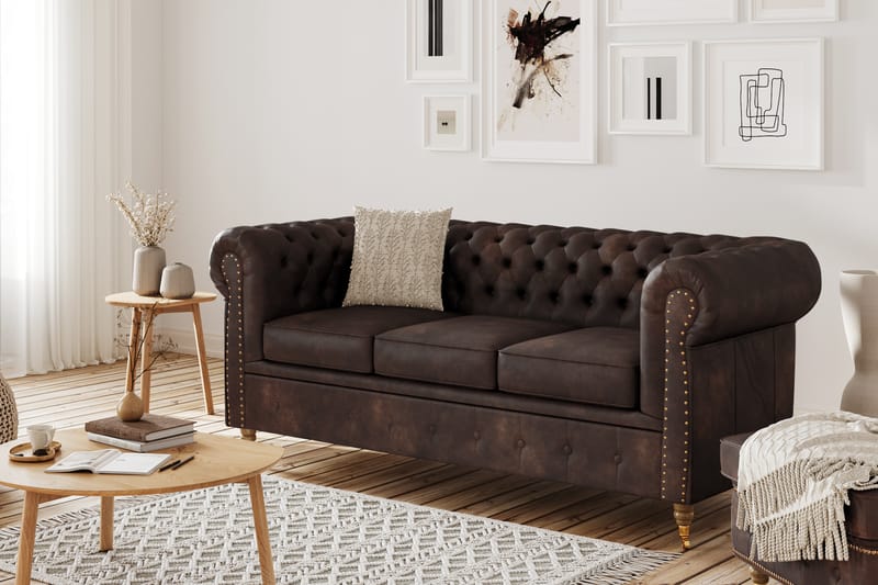 Chesterfield Deluxe Sofagruppe 3+2+1 med Fodskammel Læderlook - Mørkebrun - Møbler - Sofaer - Sofagrupper - Howard sofagruppe