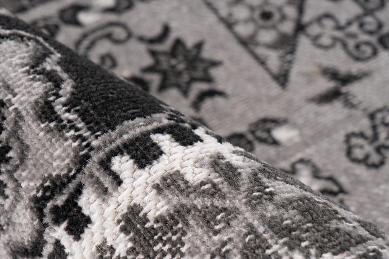 Cosford tæppe Sui Grå 120x170 cm - Tæpper - Gummierede tæpper - Små tæpper - Mønstrede tæpper - Store tæpper - Håndvævede tæpper